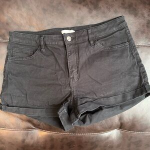 H&M Women’s Jean Shorts in Black - 10
